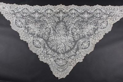Lot 414 - A good Brussels mixed lace bridal veil, circa...