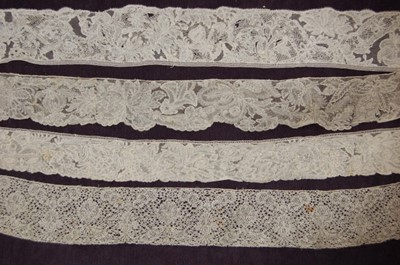 Lot 449 - A large group of 18th century narrow bobbin...