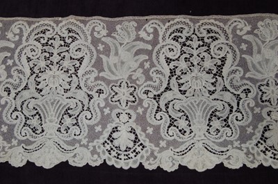 Lot 401 - A good flounce of Brussels bobbin lace in 18th...