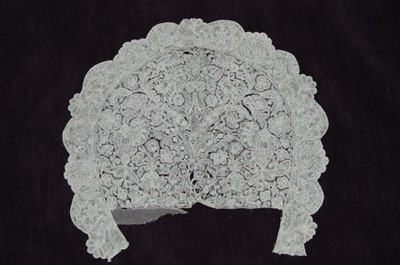 Lot 441 - A group of 18th century bobbin lace, including...