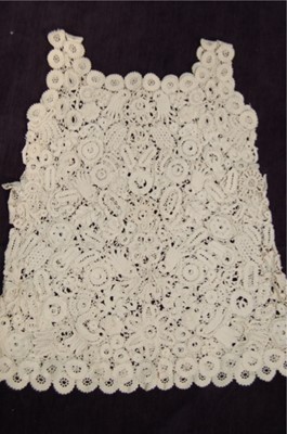 Lot 406 - A group of Irish crochet lace, mainly circa...