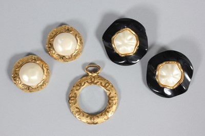 Lot 37 - A Chanel eyeglass, unsigned, the gilt setting...