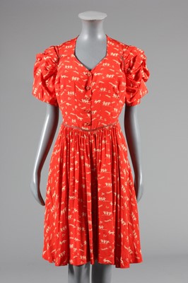Lot 62 - An unusual Jean Patou couture printed crêpe de...