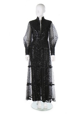 Lot 146 - An Oscar de la Renta fully sequined black...