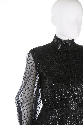 Lot 146 - An Oscar de la Renta fully sequined black...