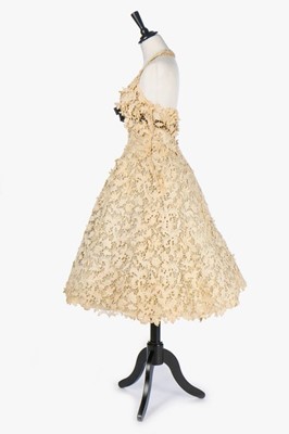 Lot 77 - A Balenciaga couture ivory guipure cocktail...