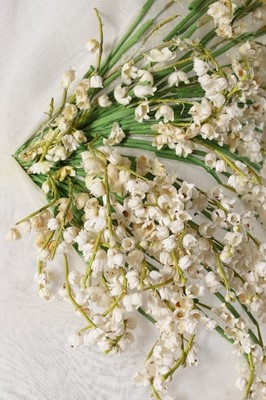 Lot 90 - A fine and rare Givenchy couture 'Lily of the...
