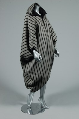 Lot 26 - A striking Yuki black and white herringbone...