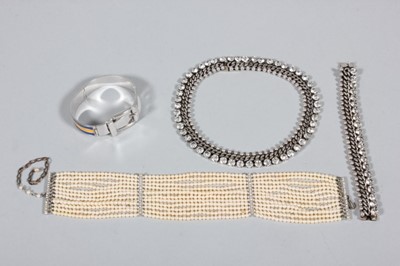 Lot 104 - A Butler & Wilson white metal chain and bead...