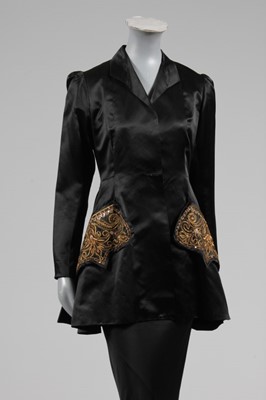 Lot 50 - A Mainbocher couture black satin evening...