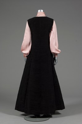 Lot 145 - A rare Sybil Connolly black pleated linen...