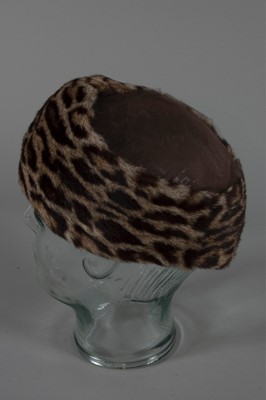 Lot 108 - A Christian Dior toque, 1956-59, labelled,...