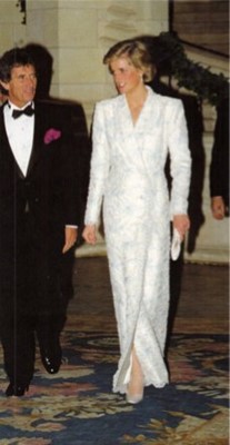 Lot 290 - Princess Diana's Catherine Walker formal white...