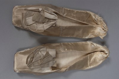 Lot 56 - An ivory silk bridal gown, circa 1838, with...