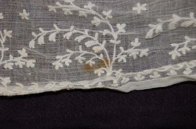 Lot 47 - A fine muslin gown, circa 1800, with narrow...