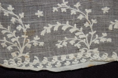 Lot 47 - A fine muslin gown, circa 1800, with narrow...