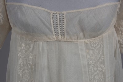 Lot 47 - A fine muslin gown, circa 1800, with narrow...