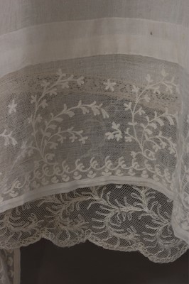 Lot 47 - A fine muslin gown, circa 1800, with narrow...