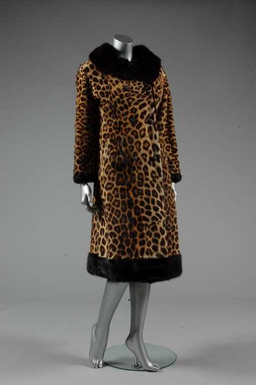 Lot 179 - A leopard skin and dark brown mink coat, late...