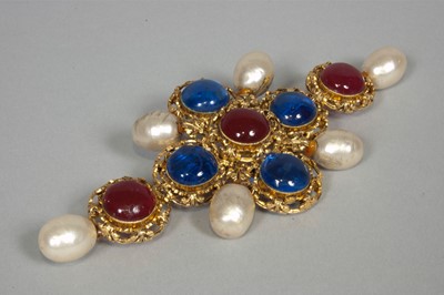 Lot 24 - A Gripoix brooch, circa 1970, un-signed, of...