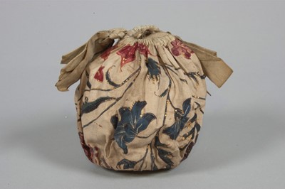 Lot 33 - A printed cotton `Indiennes' chintz purse,...
