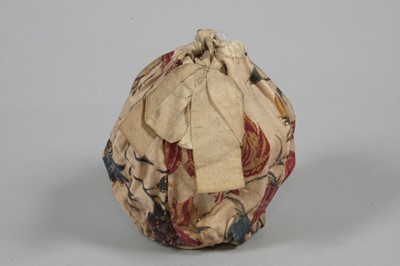 Lot 33 - A printed cotton `Indiennes' chintz purse,...
