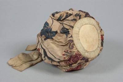 Lot 33 - A printed cotton `Indiennes' chintz purse,...