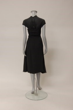 Lot 131 - A Jean Dessès couture intricately pleated...