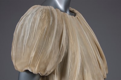 Lot 146 - A Sybil Connolly pleated linen evening...