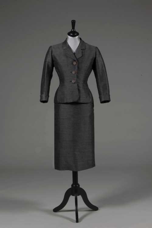 Lot 132 - A fine Balenciaga couture grey wool/silk day...