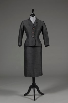 Lot 132 - A fine Balenciaga couture grey wool/silk day...