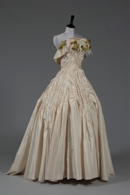 Lot 123 - A Serge Kogan couture ivory taffeta...