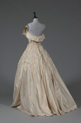 Lot 123 - A Serge Kogan couture ivory taffeta...