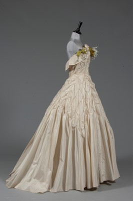 Lot 123 - A Serge Kogan couture ivory taffeta...