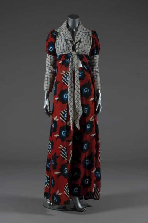 Lot 209 - An Ossie Clark/Celia Birtwell printed moss...