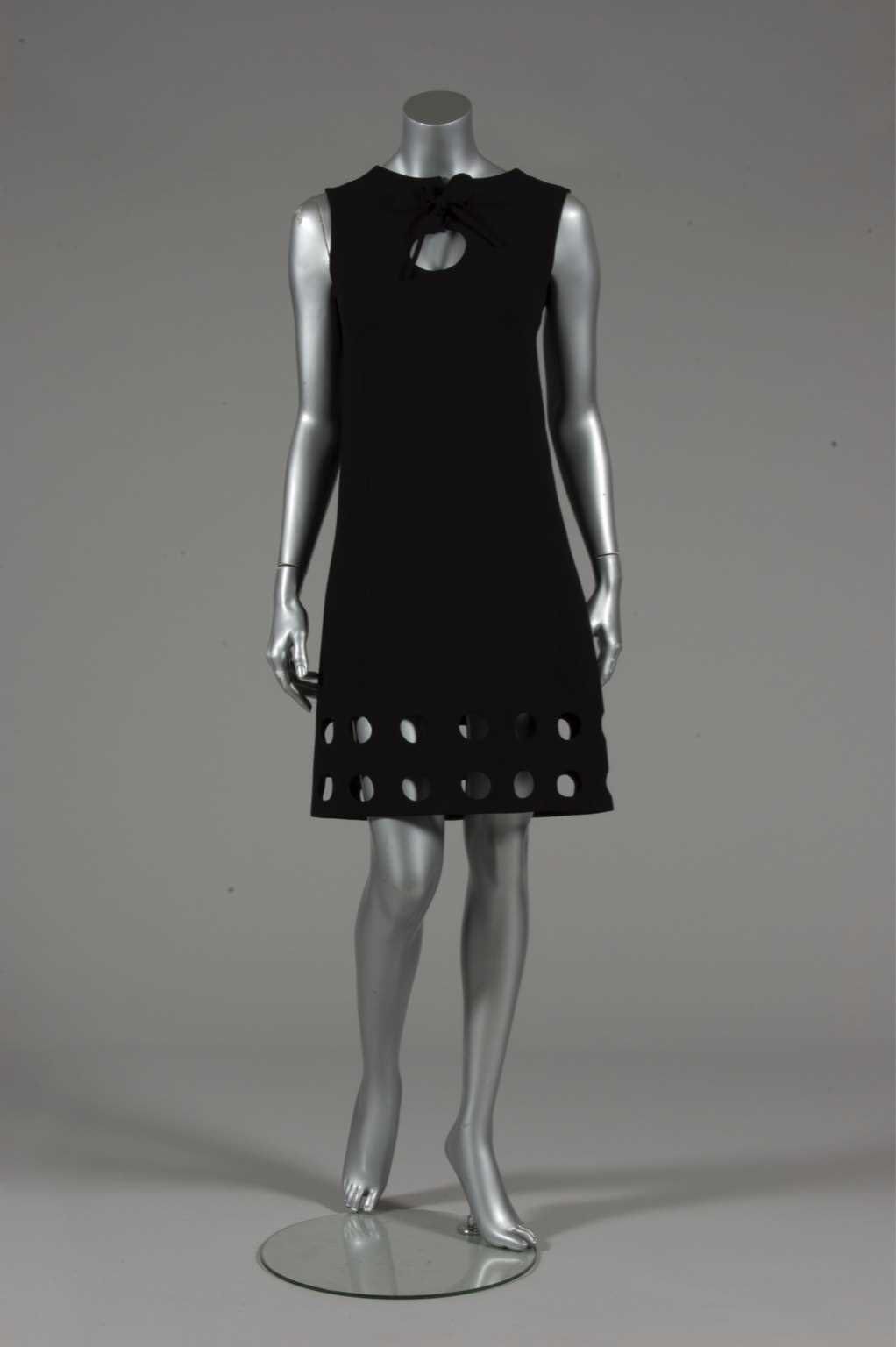 Lot 185 - A good Pierre Cardin black wool futuristic...