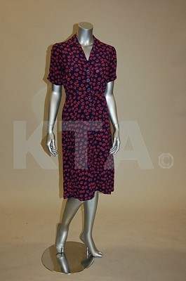 Lot 13 - A group of late 30s-40s clothing, accessories...