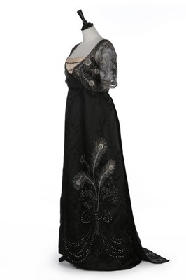 Lot 38 - A fine and rare Maison Worth 'Peacock' dress,...