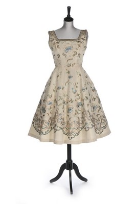Lot 89 - A Pierre Balmain couture embroidered cocktail...