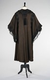 Lot 78 - A Maison Worth dark brown silk mantle, 1907,...