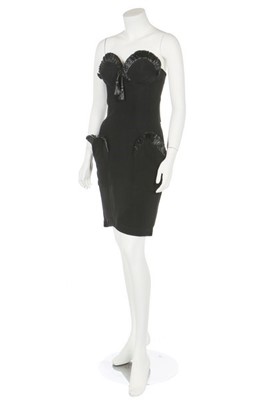 Lot 123 - A Thierry Mugler black viscose-blend strapless...
