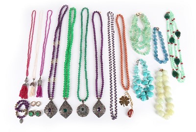 Lot 46 - A large group of mainly hardstone and beaded...