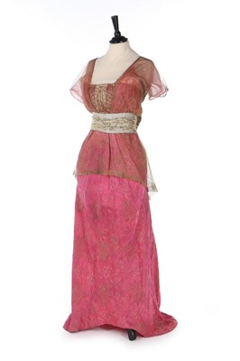 Lot 391 - A pink lamé evening gown, circa 1914, the...
