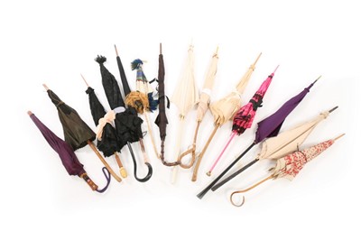 Lot 186 - A large group of mainly Edwardian parasols and...