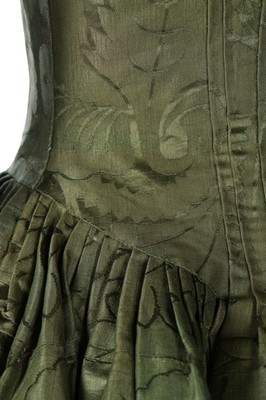 Lot 76 - A Spitalfields forest-green damask silk robe à...