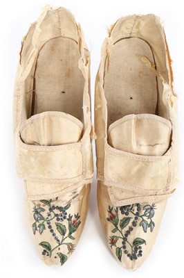 Lot 86 - A pair of embroidered satin ladies shoes,...