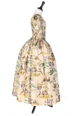 Lot 68 - A Spitalfields brocaded silk robe à l'Anglaise,...