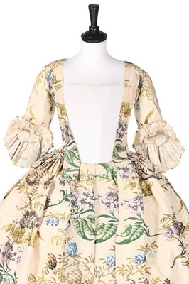 Lot 68 - A Spitalfields brocaded silk robe à l'Anglaise,...