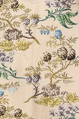 Lot 68 - A Spitalfields brocaded silk robe à l'Anglaise,...