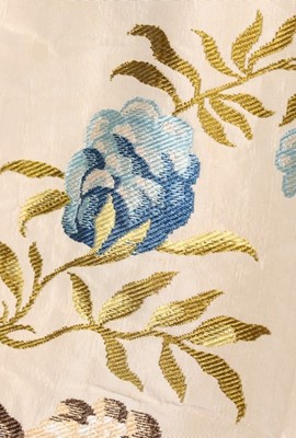 Lot 68 - A Spitalfields brocaded silk robe à l'Anglaise,...